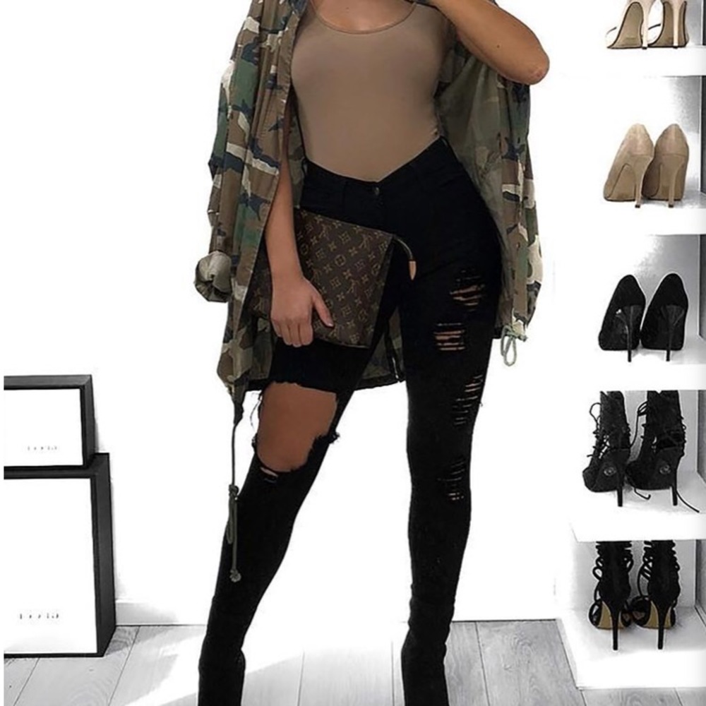 High rise ripped jeans